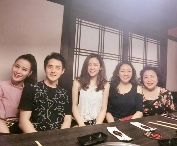 Lan hiem hoi nang dau Dong Nhi xuat hien ben me chong quyen luc-Hinh-4