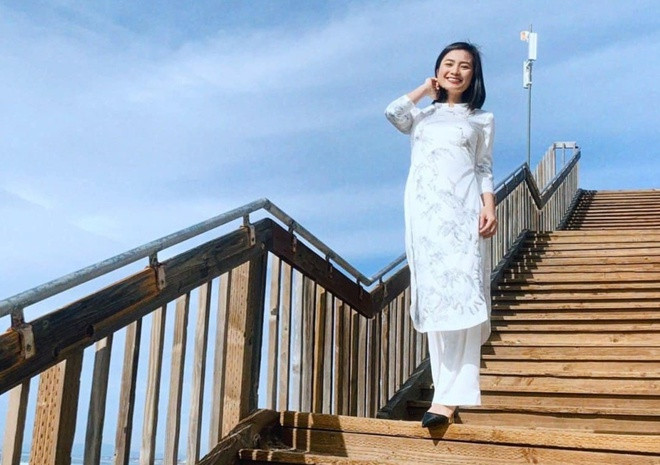 Diệu Hương tới Mỹ sinh sống sau khi hoàn thành vai diễn San trong phim truyền hình Hoa hồng trên ngực trái. Sau đó, cô cùng gia đình dành nhiều thời gian để nghỉ ngơi, đi du lịch. Nữ diễn viên nhiều lần bày tỏ tâm trạng nhớ quê nhà.