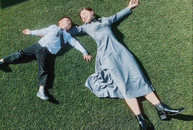 Diệu Hương cho biết từ khi tới Mỹ, cô thường xuyên nhận được tin nhắn hỏi thăm từ bạn bè, người hâm mộ. Đó là động lực để cô hòa nhập với cuộc sống nơi đất khách quê người. Cô tâm sự: “Mỗi ngày đều đặn những tin nhắn, những lời gọi: ‘San ơi San ở bên đó thế nào, nhớ Hoa hồng trên ngực trái, nhớ San’ - một thứ mạch ngầm hạnh phúc”.