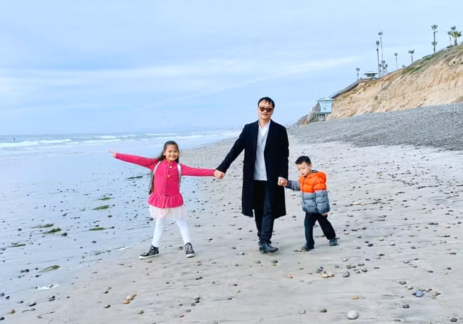 Diệu Hương sinh năm 1985, là gương mặt quen với khán giả phim truyền hình miền Bắc. Cô từng tham gia nhiều phim như Cánh gió đầu đông, Cổng trường thời mở cửa, Cổ vật, Cuồng phong, Xin thề anh nói thật, Cầu vồng tình yêu, Bánh đúc có xương... Cô kết hôn với ông xã doanh nhân Ngọc Linh vào năm 2011 và đã có hai con - một trai, một gái.