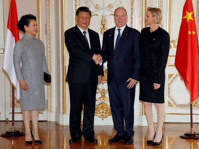 Vợ chồng Hoàng tử Albert II cũng là đại diện của Monaco trong các chuyến công du toàn cầu. Năm 2019, Chủ tịch Trung Quốc, Tập Cận Bình và phu nhân đã thực hiện chuyến thăm cấp nhà nước đầu tiên tới Monaco. Ảnh: AP.