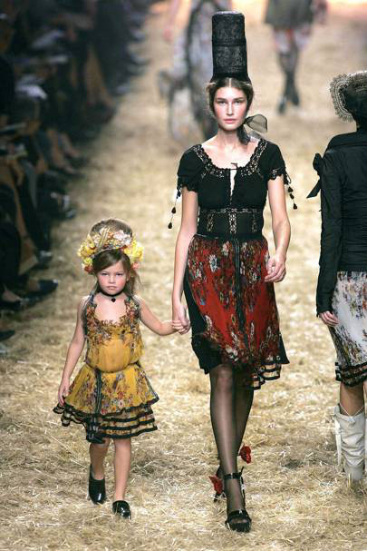 Cuoc song cua be gai dep nhat the gioi khi buoc sang tuoi 18-Hinh-3