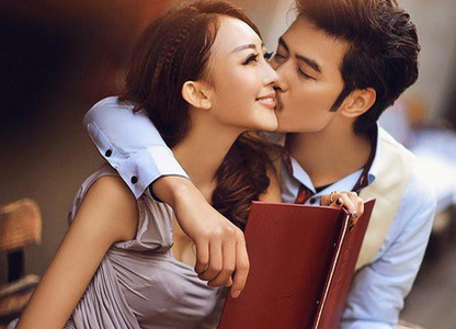 Đánh giá môt người đàn ông bằng người phụ nữ ở cạnh anh ta Danh gia mot nguoi dan ong bang nguoi phu nu o canh anh ta