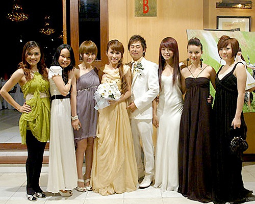 Ngọc Châu là ca sĩ đầu tiên của nhóm Mây Trắng công bố kết hôn. Cô tổ chức đám cưới từ năm 2008. Hôn lễ có sự tham gia đông đảo của các thành viên trong nhóm. 5 năm sau khi kết hôn, cô ly hôn chồng, sau khi sinh bé Gấu. Cô là thành viên duy nhất tâm huyết và gắn bó với nhóm nhạc nổi tiếng đầu những năm 2000. Hiện tại, bên cạnh vai trò trưởng nhóm Mây Trắng, cô đang là mẹ đơn thân.