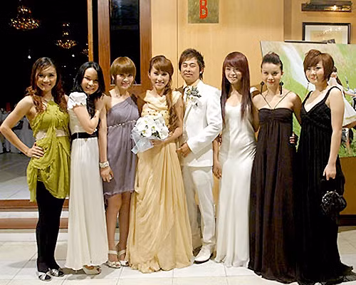 Ngọc Châu là ca sĩ đầu tiên của nhóm Mây Trắng công bố kết hôn. Cô tổ chức đám cưới từ năm 2008. Hôn lễ có sự tham gia đông đảo của các thành viên trong nhóm. 5 năm sau khi kết hôn, cô ly hôn chồng, sau khi sinh bé Gấu. Cô là thành viên duy nhất tâm huyết và gắn bó với nhóm nhạc nổi tiếng đầu những năm 2000. Hiện tại, bên cạnh vai trò trưởng nhóm Mây Trắng, cô đang là mẹ đơn thân.