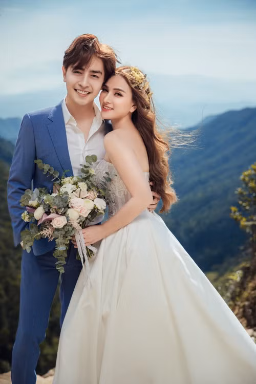 Sau khi chia tay thiếu gia Nhất Phương, Thu Thủy hẹn hò tình trẻ kém 10 tuổi. Đôi tình nhân lệch tuổi nhận được nhiều lời chúc phúc từ người hâm mộ. Đến tháng 7/2019, giọng ca Con đường tôi đi quyết định tái hôn với Kin Nguyễn. Hôn lễ được tổ chức ấm cúng, Thu Thủy và ông xã mới dẫn tay con trai trong bữa tiệc.