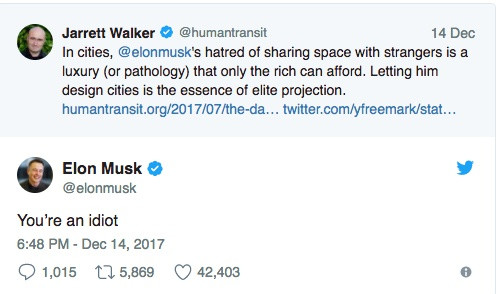 Năm 2017, Musk nói: "Tôi nghĩ giao thông công cộng thật tệ. Bạn phải đi chung với rất nhiều người và không có quyền điều khiển phương tiện”. Nhà tư vấn vận tải công cộng Jarrett Walker tweet lại rằng: "Tâm lý căm ghét chia sẻ không gian với người lạ là thứ xa xỉ (hay bệnh lý) mà chỉ người giàu mới có". Musk chỉ trả lời ngắn gọn trên Twitter: "Ông là một thằng ngốc". Ảnh: Human Transit.