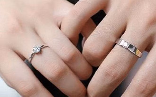 Chuyên gia phong thủy chỉ dẫn cách đeo nhân phát tài Chuyen gia phong thuy chi dan cach deo nhan phat tai