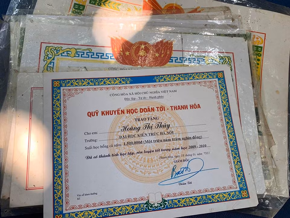 Thanh tich hoc tap xen lan tuoi tho du doi cua A hau Hoang Thuy-Hinh-5