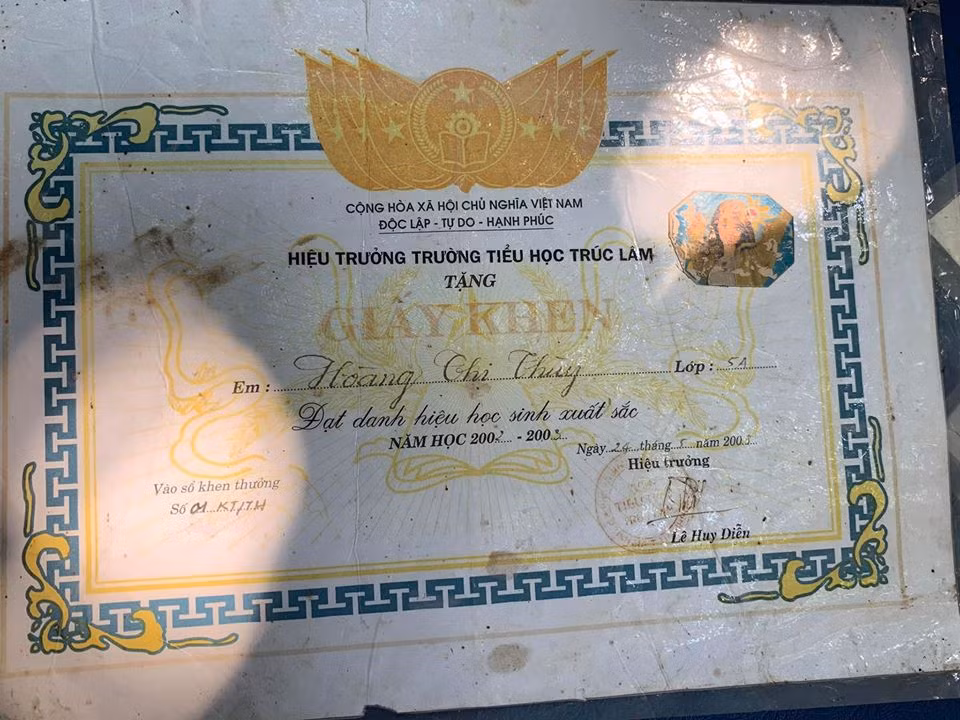 Thanh tich hoc tap xen lan tuoi tho du doi cua A hau Hoang Thuy-Hinh-3