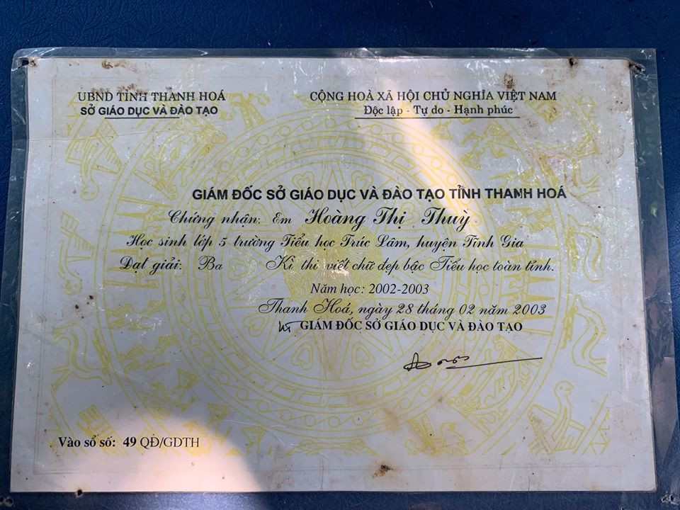 Thanh tich hoc tap xen lan tuoi tho du doi cua A hau Hoang Thuy