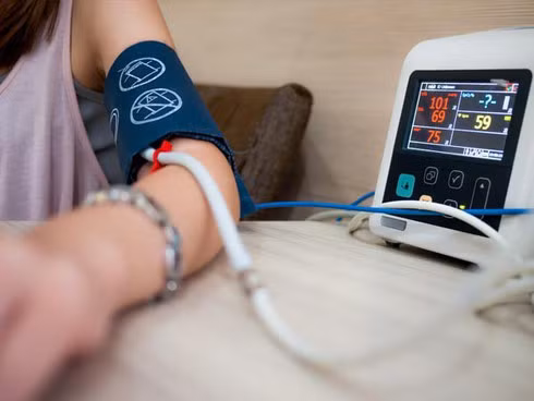 Huyết áp cao: Vận động thể chất là biện pháp phòng và chống chủ yếu đối với chứng huyết áp cao. Vận động giúp giảm huyết áp tâm trương và tâm thu, nhờ đó giúp giảm huyết áp.