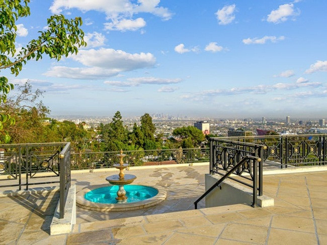 Điều khó tin trong núi tiền 700 tỷ đồng và bí ẩn dưới bể bơi - Hình 12 Dieu kho tin trong nui tien 700 ty dong va bi an duoi be boi-Hinh-12