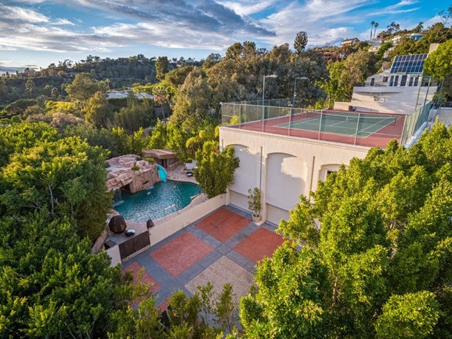 Điều khó tin trong núi tiền 700 tỷ đồng và bí ẩn dưới bể bơi - Hình 9 Dieu kho tin trong nui tien 700 ty dong va bi an duoi be boi-Hinh-9