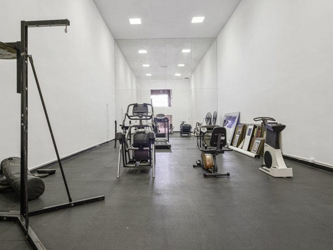 Điều khó tin trong núi tiền 700 tỷ đồng và bí ẩn dưới bể bơi - Hình 10 Dieu kho tin trong nui tien 700 ty dong va bi an duoi be boi-Hinh-10