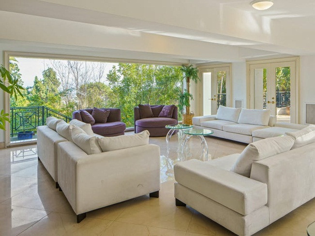 Điều khó tin trong núi tiền 700 tỷ đồng và bí ẩn dưới bể bơi - Hình 6 Dieu kho tin trong nui tien 700 ty dong va bi an duoi be boi-Hinh-6