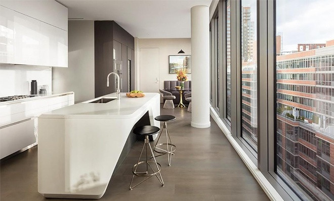 Nhà bếp sáng sủa, thông thoáng với các trang thiết bị nấu nướng hiện đại.