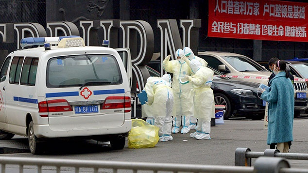 Co gai Trung Quoc mac Covid-19 van di bar-Hinh-2