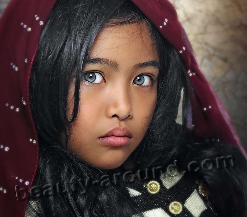 Be gai Malaysia co guong mat va doi mat thien than-Hinh-15