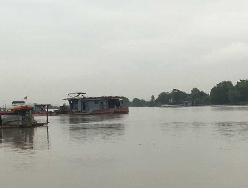 Dan giau do ve song Cau san dac san troi cho