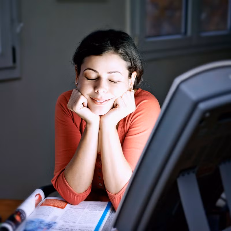  Liệu pháp ánh sáng: Liệu pháp ánh sáng là một phương pháp điều trị hiệu quả cho chứng rối loạn cảm xúc theo mùa (SAD). Các chuyên gia cũng cho rằng nó có tác dụng điều trị triệu chứng rối loạn trầm cảm. 