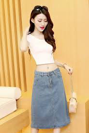 Ao crop top khoe vong eo con kien cua cac quy co-Hinh-2