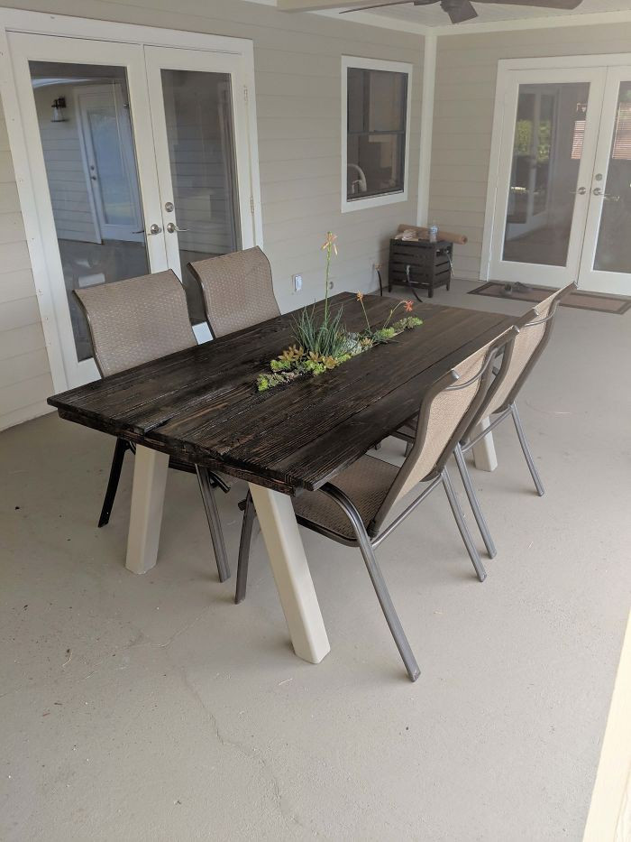 Các nhà thiết kế mang không gian ngoài vườn xanh ngắt vào trong ngôi nhà một cách tinh tế.