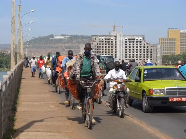 Noi vang nhieu den noi dan do ra song dai, co giau nhu tuong tuong?-Hinh-7
