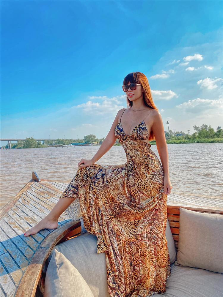 Cach hanh xu cua sieu mau Ha Anh moi khi bi dung cham