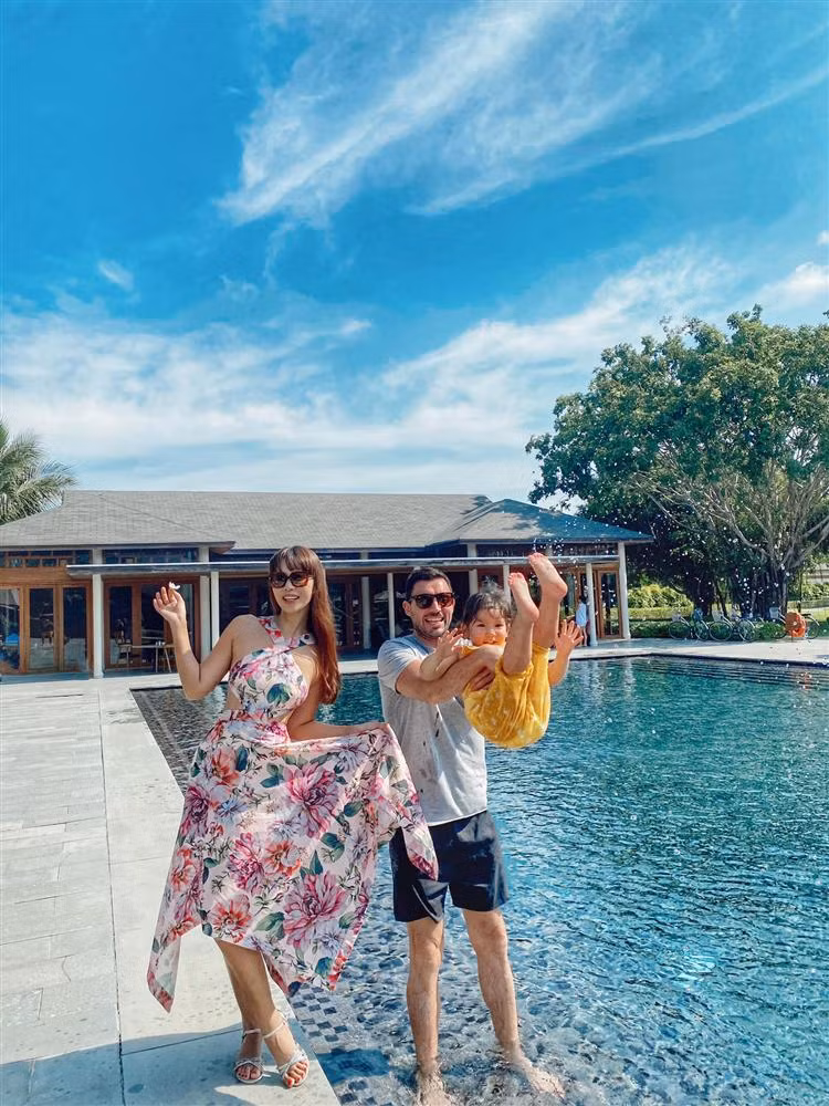 Cach hanh xu cua sieu mau Ha Anh moi khi bi dung cham-Hinh-5