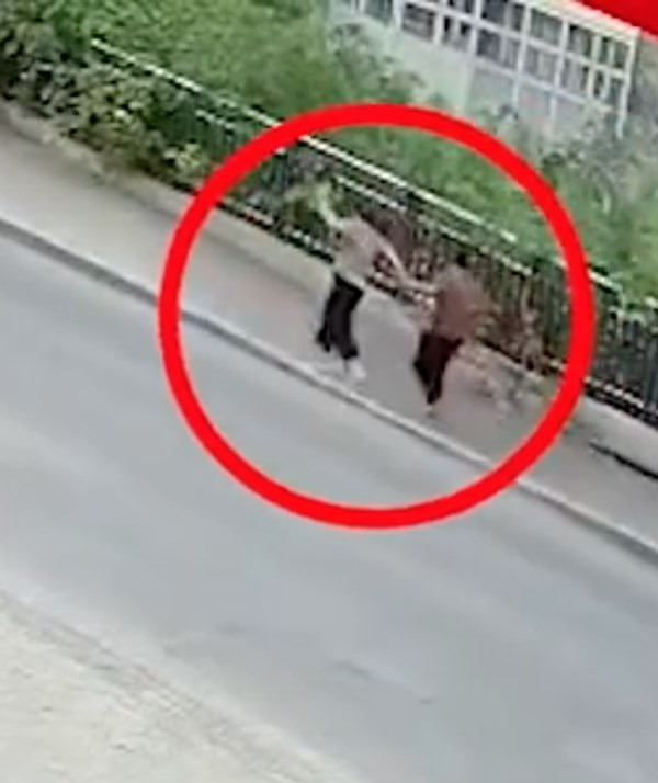 Hai nguoi phu nu roi xuong ho sau khien ai cung phai thot tim