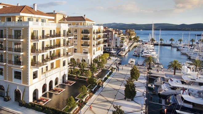 Một trong những khách sạn sang trọng nhất Porto Montenegro là Regent Porto Montenegro. Là khách sạn năm sao đầu tiên ở Vịnh Boka, Porto Montenegro cung cấp những dịch vụ nghỉ dưỡng đẳng cấp bậc nhất thế giới. Ảnh: Vimar.