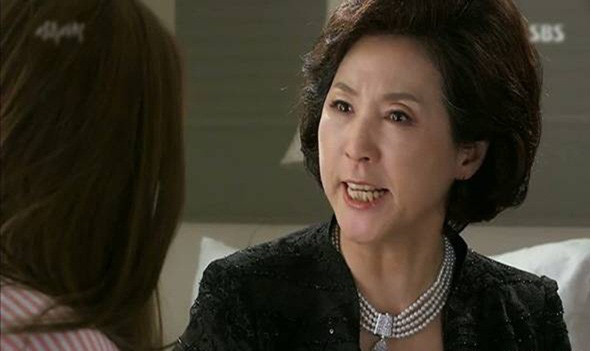 Con dau mang tieng vo sinh, me chong hanh dong bat ngo khi tinh co nghe bi mat