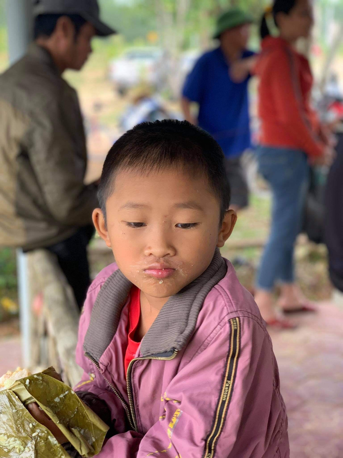 Xót xa khi nhìn thấy những em bé không được ăn no trong nhiều ngày qua.