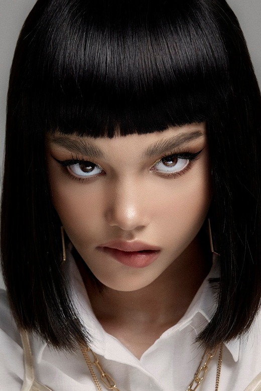 Gương mặt của Alexandra Matheson khiến ai nhìn cũng dễ bị “thôi miên” vì nét đẹp lai dầy cuốn hút.