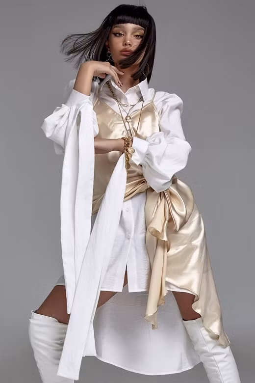 Chiều cao hơn 1m60 nổi trội giúp cô bé nổi bật trong những shoot hình. Cách tạo dáng chuyên nghiệp cũng là điểm cộng rất lớn với một mẫu nhí.