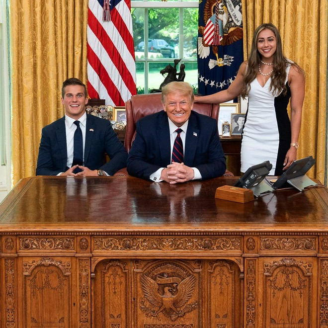 Năm 2016, Cawthorn vào Cao đẳng cộng đồng Patrick Henry để nghiên cứu về khoa học chính trị. Tuy nhiên, anh đã bỏ học sau khi đạt chủ yếu là điểm D. Cawthorn nói rằng thành tích kém một phần do chấn thương đã ảnh hưởng đến khả năng học tập của anh.