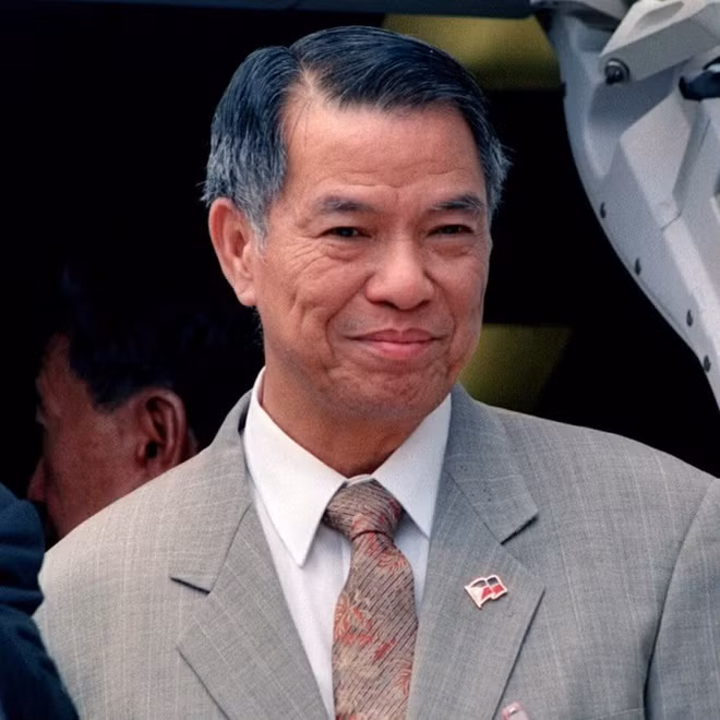 Tu nguoi gac cong toi CEO Philippine Airlines, Lucio Tan la ai-Hinh-3