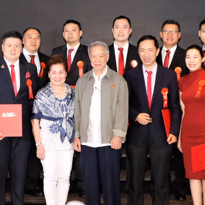 Tu nguoi gac cong toi CEO Philippine Airlines, Lucio Tan la ai-Hinh-4