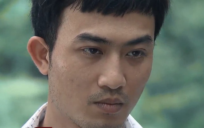  Doãn Quốc Đam - Cảnh: Trước Quỳnh búp bê, Doãn Quốc Đam từng được khen ngợi về nhan sắc với vai Trần Tú trong Người phán xử. Nhưng phải đến Cảnh trong Quỳnh búp bê, anh mới gây sốt màn ảnh. Diễn xuất của Doãn Quốc Đam trong vai Cảnh thuyết phục số đông. Anh diễn chân thực đến từng câu thoại, ánh mắt, biểu cảm và được dân mạng gọi là Cảnh "soái ca".