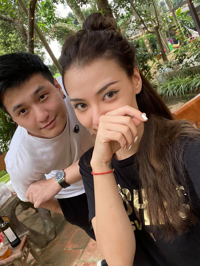 Buc anh Hong Que om Harry Lu truoc mat Huynh Anh gay sot tro lai-Hinh-3