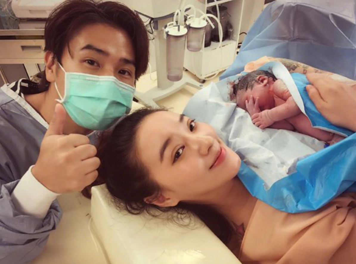 Đưa vợ đi đẻ, chồng chiếm luôn giường của vợ gây tranh cãi - Hình 2 Dua vo di de, chong chiem luon giuong cua vo gay tranh cai-Hinh-2