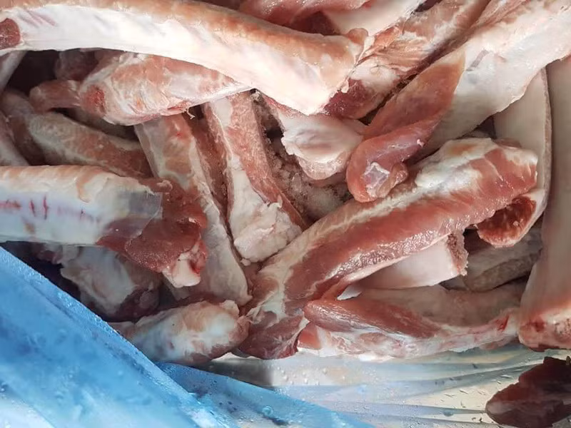 Thit lon re giat minh 50 nghin/kg, chat day kho ban ca tan-Hinh-2