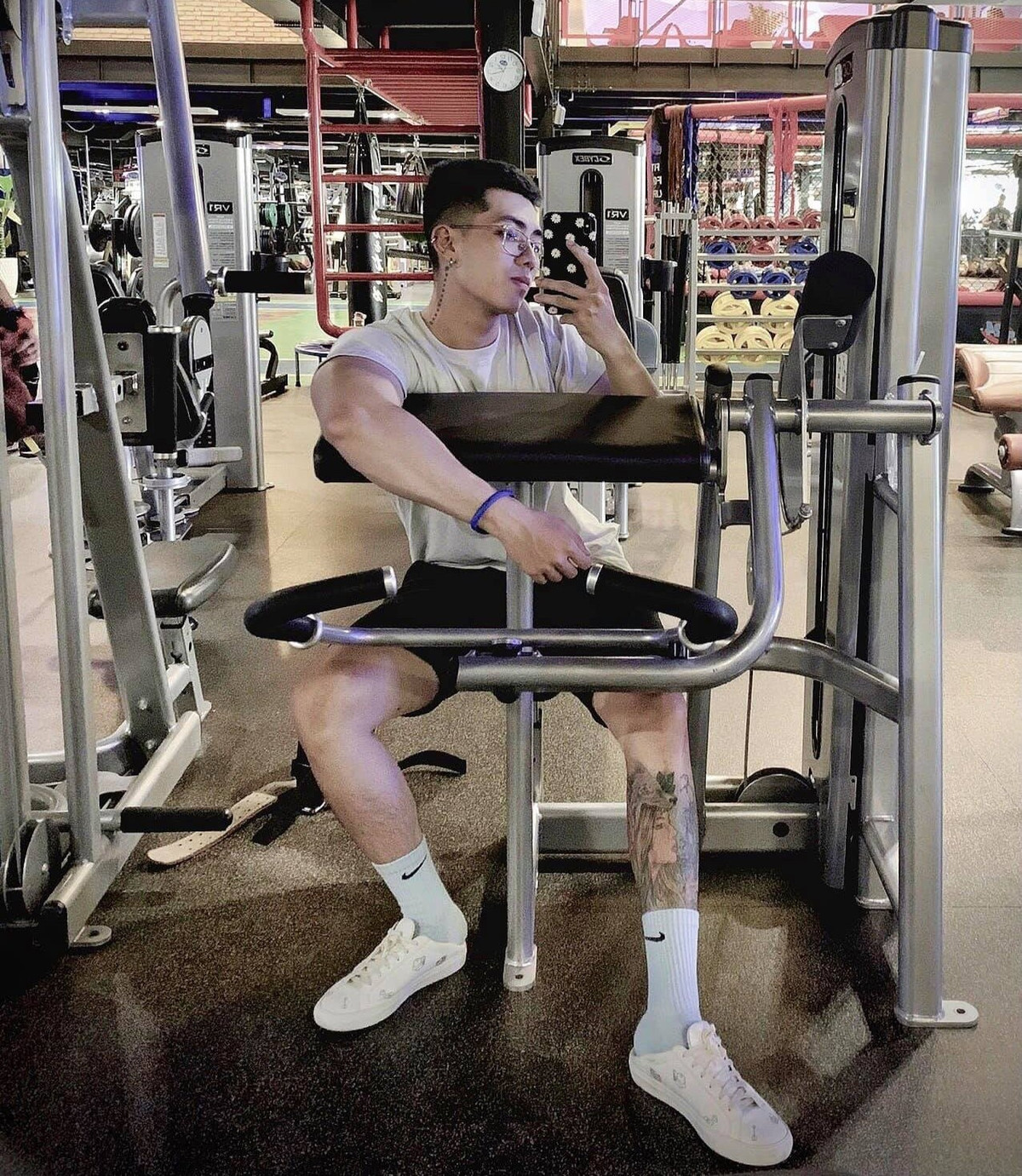 Chang trai o TP.HCM thay doi nho kien tri tap gym nhieu nam-Hinh-2