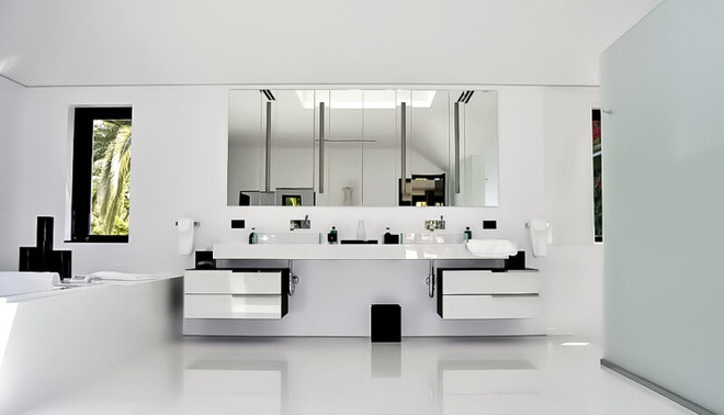 Căn biệt thự được trang bị khá nhiều tiện ích cao cấp và hiện đại để chăm sóc sức khỏe cho gia chủ.