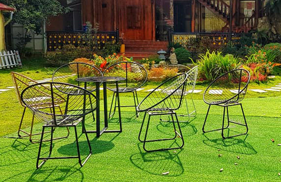 Vo chet lang khi chung kien chong ngoai tinh ngay trong biet thu