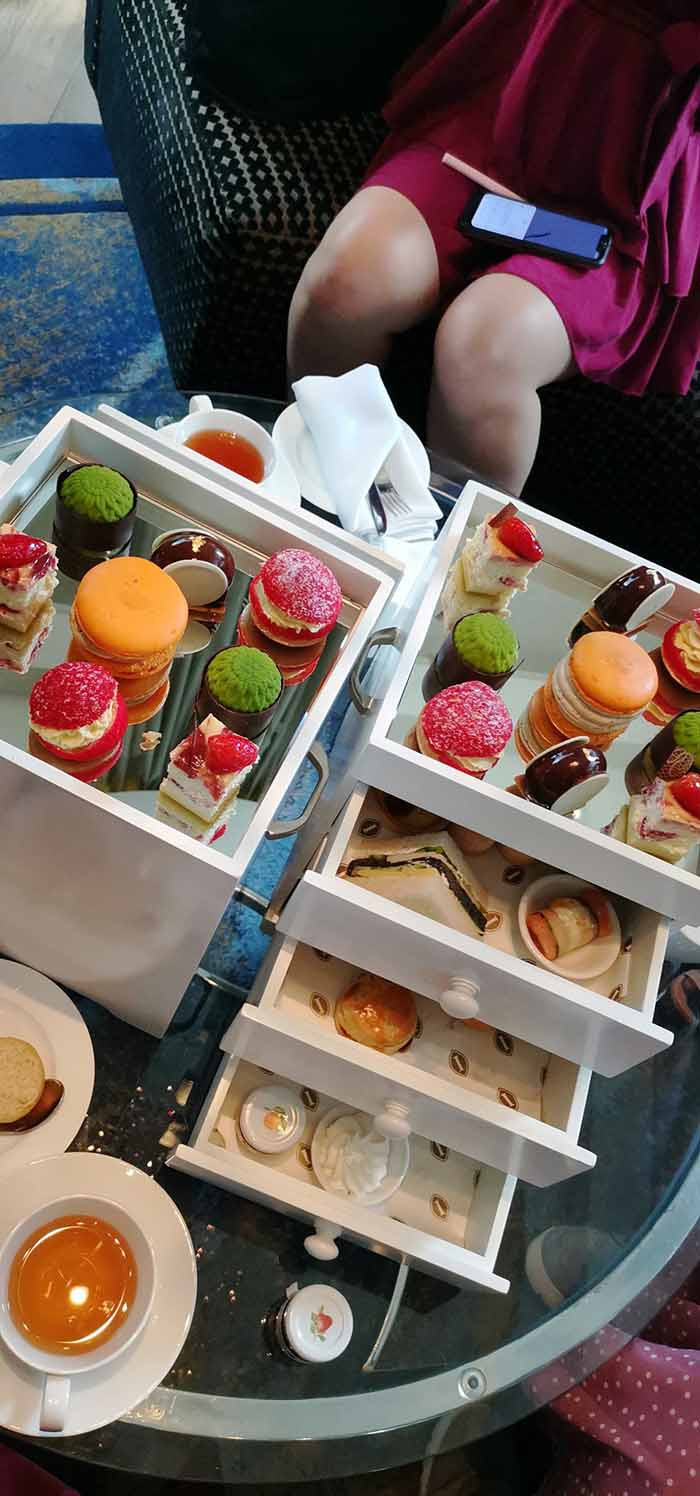 Được ly hôn, người phụ nữ tổ chức tiệc trà ăn mừng ảnh 3