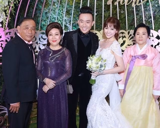 Hari Won 12 tuổi đã đi phát tờ rơi để kiếm tiền mưu sinh - Hình 2 Hari Won 12 tuoi da di phat to roi de kiem tien muu sinh-Hinh-2