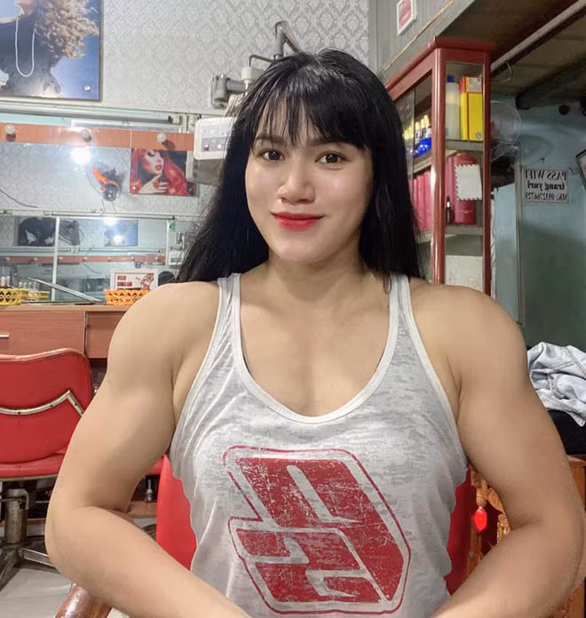 Co gai co guong mat baby, co bap cuon cuon gio ra sao?-Hinh-2