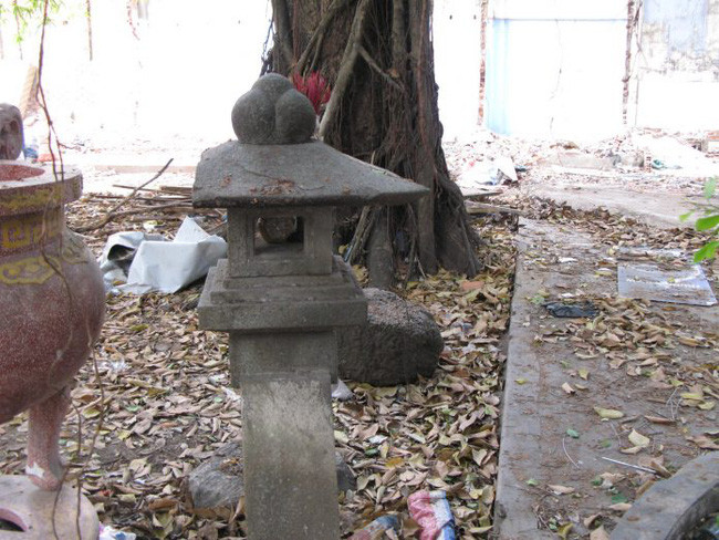 Ngoi biet thu tran yem bang cay den da cua me vo Tong thong Thieu